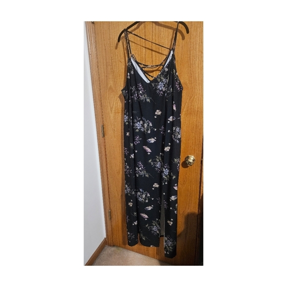 Plus Size Black Floral Slip Maxi Dress with Side Slits - Picture 4 of 6